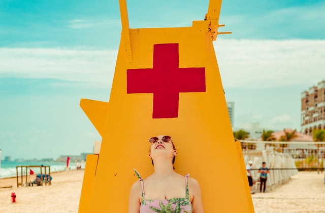 your summer days with cool & essential accessories